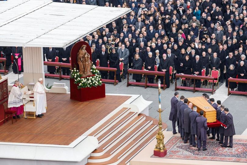 La politica italiana in prima fila alle esequie di Ratzinger, da Mattarella a Meloni