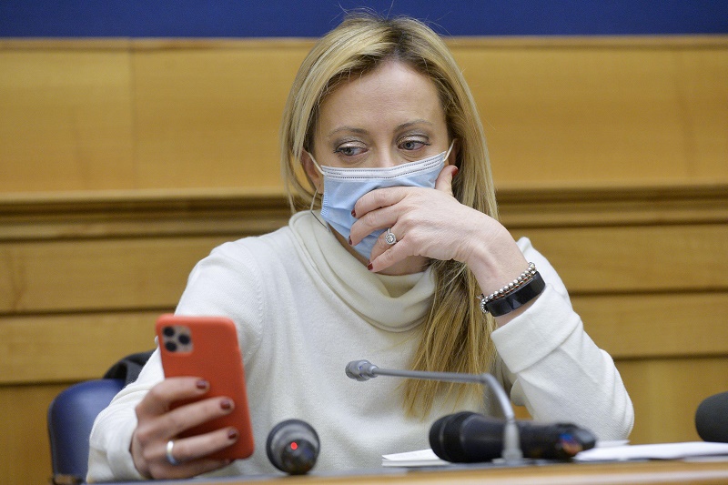 meloni al telefono