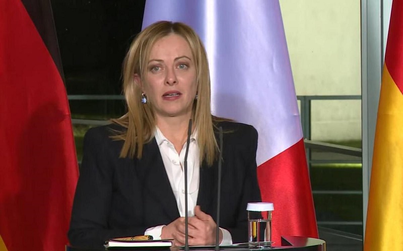 Meloni, intesa con Scholz sui clandestini. E sugli anarchici: “L’Italia è sotto attacco” (video)