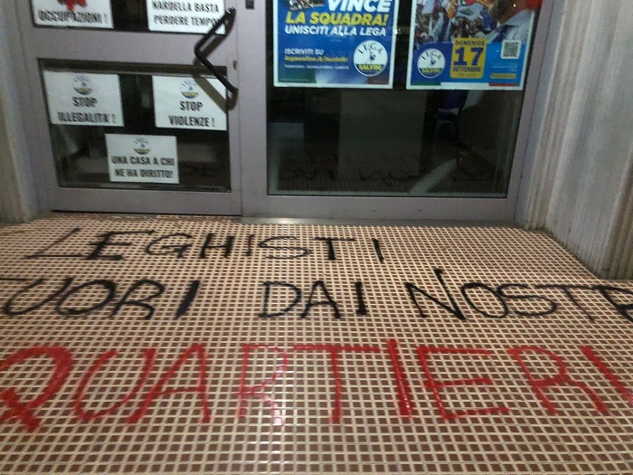 Firenze, devastate le sedi di Lega e Forza Italia. “Vogliono zone franche in mano alla delinquenza”