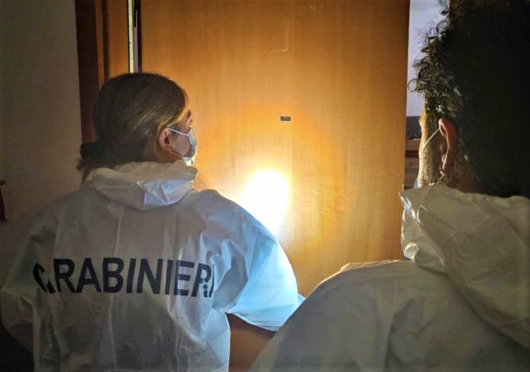 perquisizione albergo firenze carabinieri (2)