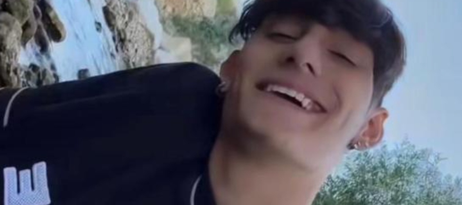 Un mese dopo la morte del piccolo Manuel, uno dei Borderline torna in video e canta