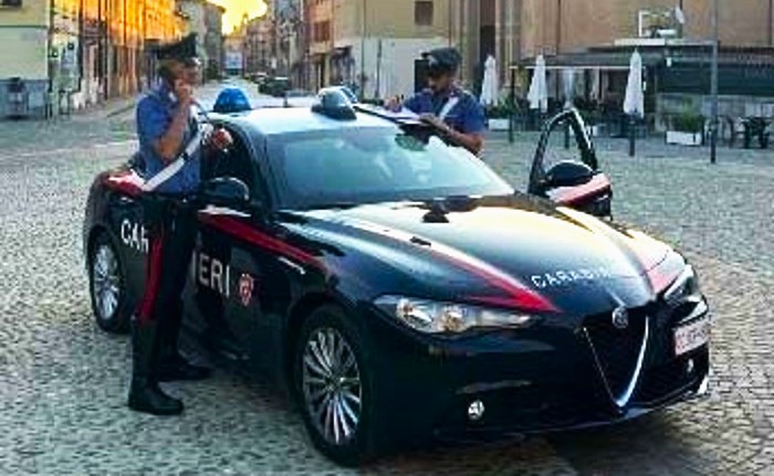 carabinieri auto