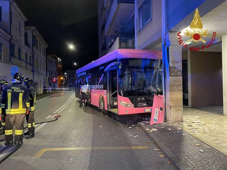 Mestre, secondo incidente per un bus elettrico. Brugnaro: stop a questi mezzi