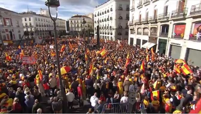 Oltre centomila in piazza in Spagna contro la sinistra e le amnistie ai separatisti catalani