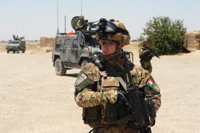 militari italiani allestero