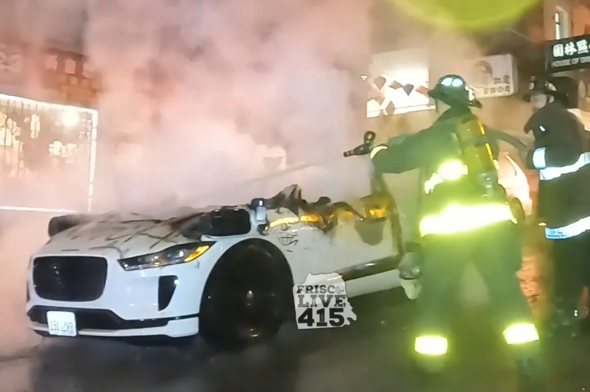 auto incendiata