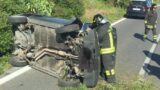 Santa Marinella: perde la guida dell’autovettura e si ribalta
