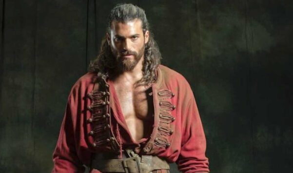 Can Yaman arrestato in Turchia: l’attore nella maxi inchiesta su droga e vip a Istanbul