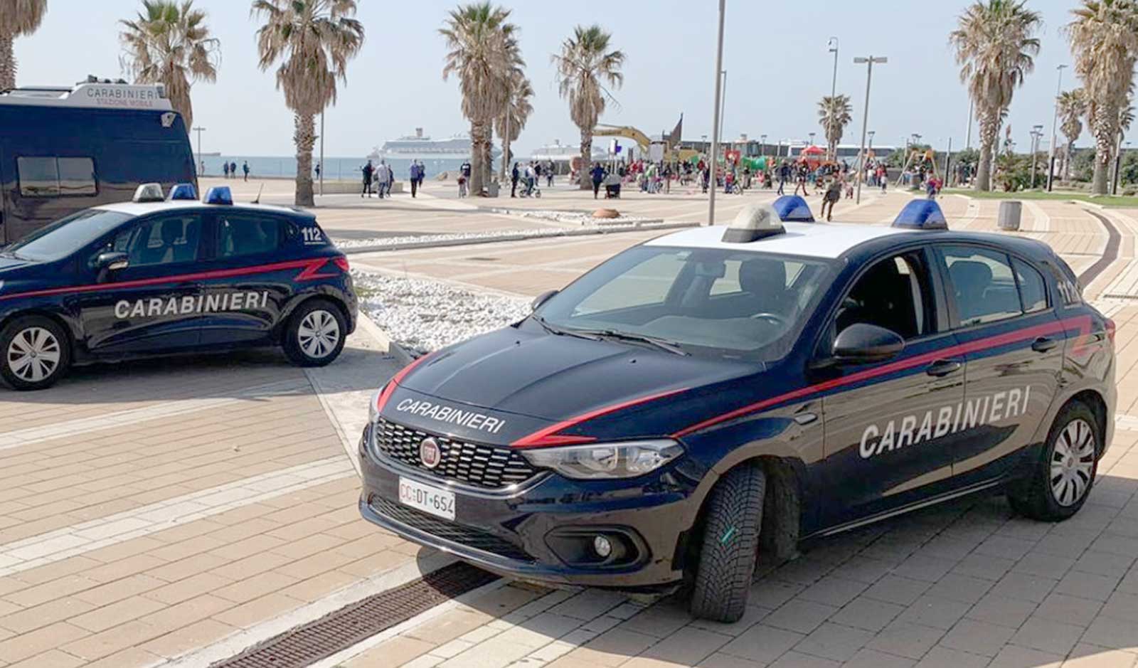 I carabinieri in azione a Civitavecchia, nei pressi dei locali della movida