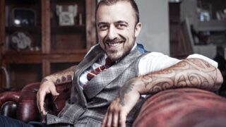 Blitz della Digos a casa di Chef Rubio: sequestrati i dispositivi dopo i post su Israele