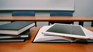 Colleferro, trasformavano Bonus Cultura in soldi contanti: truffa da 60mila euro, nei guai libraio e intermediario, coinvolti numerosi studenti