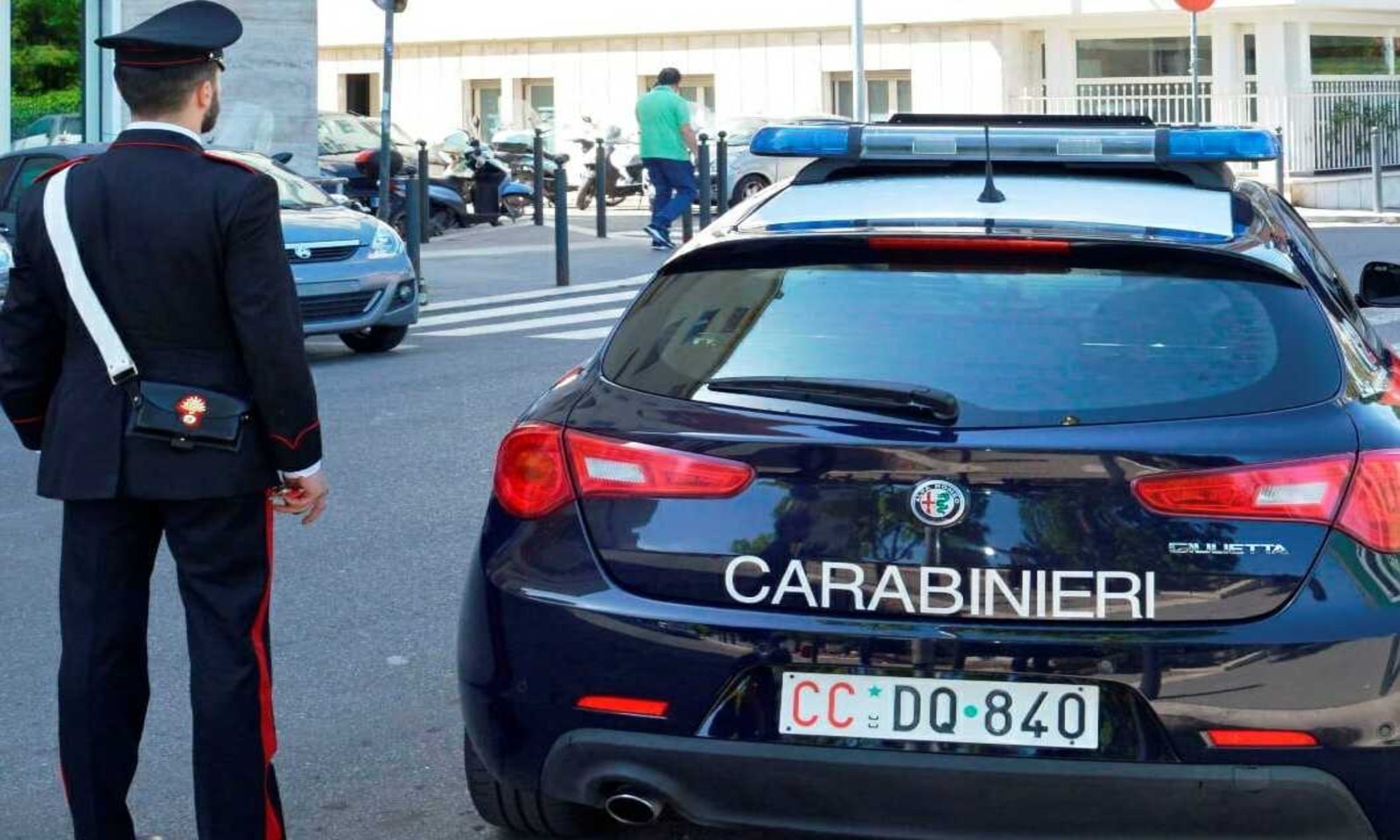 Carabinieri intervenuti per rapina in via Rhodesia