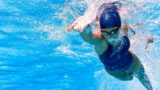 Campionessa di nuoto violentata dal coach, lui si difende: “Mi provocava”