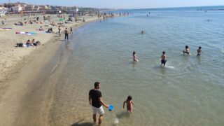 Ostia, via libera al nuovo PUA: stop alle proroghe, più spiagge libere e addio al “lungomuro”. Ma la vera “partita” si gioca adesso