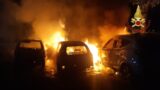 Tor Bella Monaca, notte di fuoco: incendiate 5 auto (FOTO)