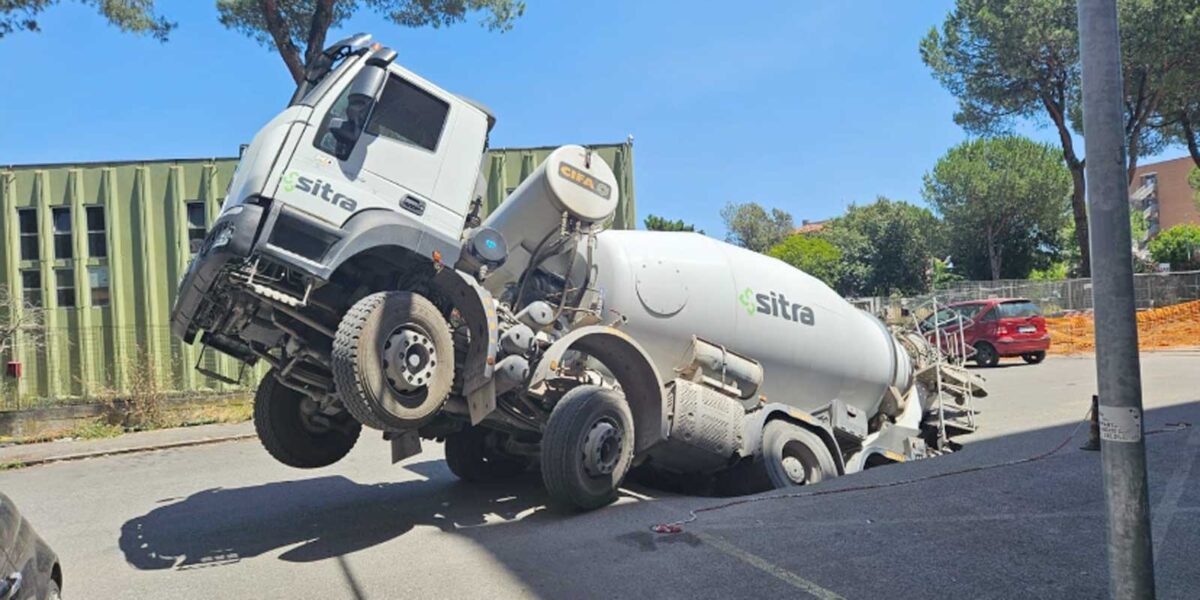 Roma, via Sestio Menas al Quadraro, la terza maxi-voragine si apre in soli 3 mesi