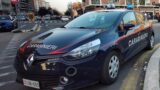 Roma, guida ubriaco e armato a folle velocità, poi minaccia e spintona i carabinieri