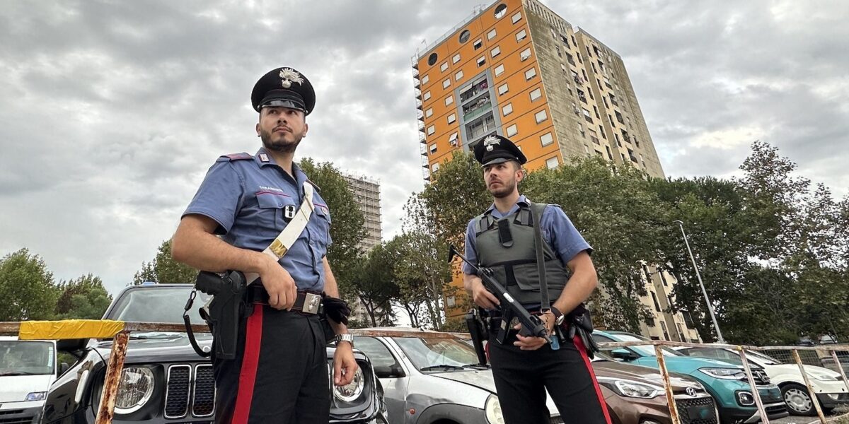 Carabinieri a Tor Bella Monaca