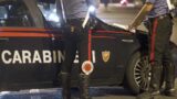 Roma, 47enne minaccia il fratello 45enne: “Dammi i soldi o di do’ fuoco”