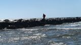 Ladispoli, tragedia in mare a Torre Flavia: donna annega, salvata l’amica