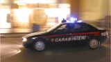 Spari a Guidonia, durante una rapina feriti zio e nipote: è caccia a 2 banditi