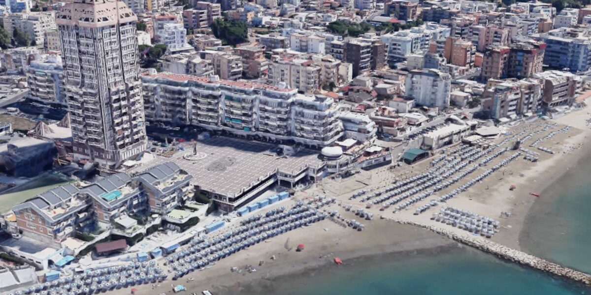 Nettuno, l'area del porto vicino a cui si trovano gli 8 appartamenti in vendita, foto Google Heart elaborata con Intelligenza Artificiale
