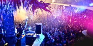 Ostia, una classica festa in discoteca sulla spiaggia
