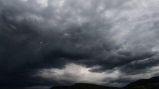 Meteo Roma, settimana ‘nera’: piogge forti in arrivo e rischio allagamenti: ecco i giorni peggiori