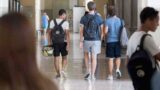 Roma, gli studenti-bulli del liceo Visconti potranno diplomarsi: per loro solo 6 in condotta e volontariato obbligatorio al Telefono Rosa