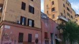 Roma, sparatoria al Tufello: colpi d’arma da fuoco in un palazzo. È giallo