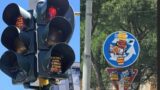 Roma, vandalizzati semafori e cartelli informativi con sticker giallorossi e svastiche (FOTO)