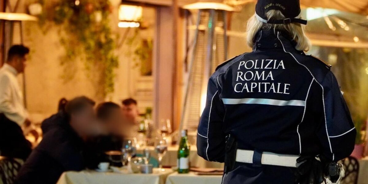 agenti polizia locale picchiati a Roma dopo essere intervenuti per far abbassare la musica in un locale