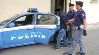 Tentato omicidio a Roma, lite tra fratellastri finisce nel sangue: 39enne accoltellato sotto l’ascella, è grave
