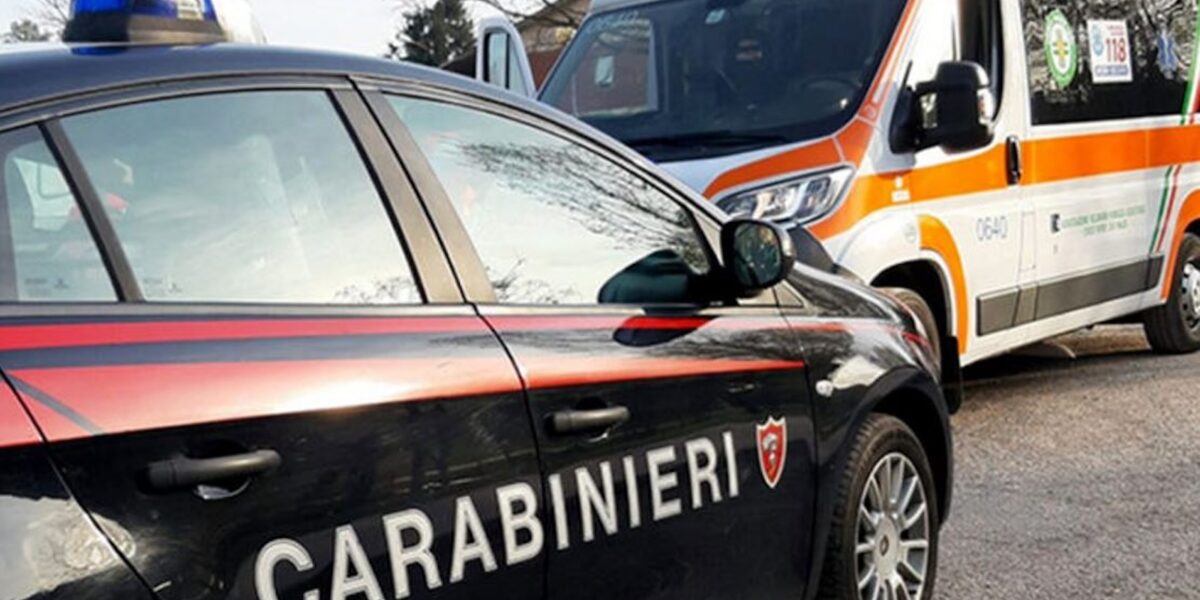 Ambulanza e carabinieri