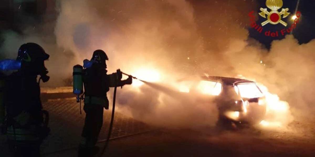 Roma, auto incendiata nel Comune di Sant'Angelo Romano, situato in provincia di Roma