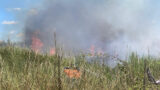 Magliana, incendi senza fine: di nuovo fiamme in via Candoni, strade chiuse e traffico in tilt
