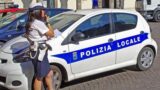 Sull’auto senza patente investe un ciclista: ragazzino rom nei guai fugge col Cotral