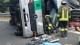 Incidente sulla Roma-Fiumicino: tir si ribalta, conducente in codice rosso all’ospedale