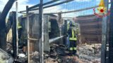 Civitavecchia: a fuoco una baracca, muore un cane tra le fiamme