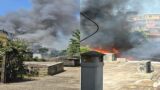 Borghesiana, vasto incendio a ridosso delle abitazioni: fumo sulle case (FOTO)