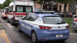 Roma, con l’auto rubata scappano dalla Polizia e investono un agente: è in codice rosso