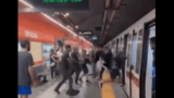 Roma Metro A, maxi rissa tra borseggiatori: terrore tra i passeggeri, chiusa la stazione Barberini