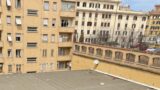 Roma: vandali a San Giovanni, lanciato un estintore da un edificio