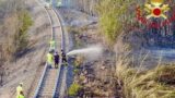 Treni fermi sulla Roma-Cassino: le fiamme lambiscono i binari