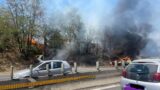 Auto a fuoco sulla Pontina: in fiamme anche la vegetazione, chilometri di fila (FOTO)