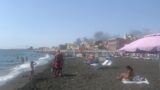 Ladispoli, grosso incendio: fiamme visibili anche dalla spiaggia (FOTO)