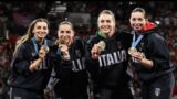 Olimpiadi, oro nella spada a squadre femminile: l’Italia batte la Francia, tutte le medaglie