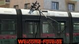 Roma, cade un pantografo sul tram e l’automedica deve fare dietrofront: attivati i bus sostitutivi (VIDEO)