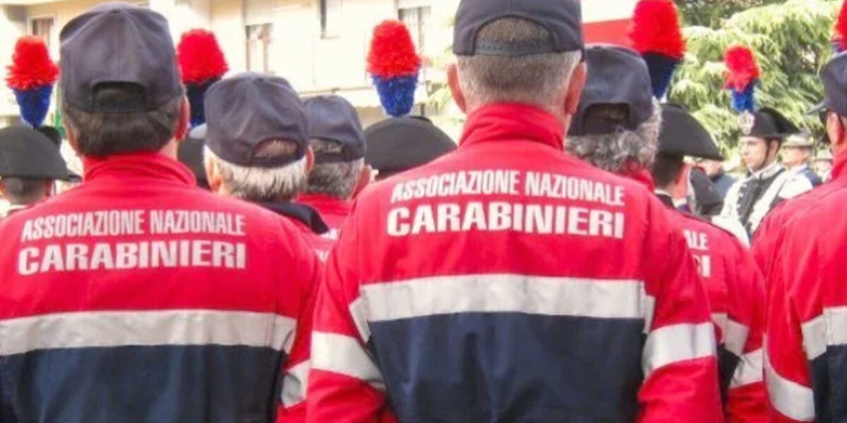 Nettuno, membri dell'Associazione Nazionale carabinieri ad un recente incontro pubblico